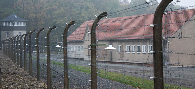 Bund baut Förderung von Gedenkstättenfahrten aus Konzentrationslager, Buchenwald, KZ, Nationalsozialismus, Zaun, Gefängnis