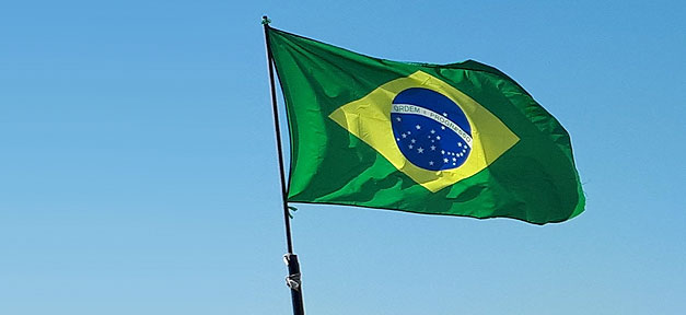 Opfer der alltäglichen Gewalt in Brasilien sind oft Afrobrasilianer Brasilien, Fahne, Flagge, Brasil, Flag