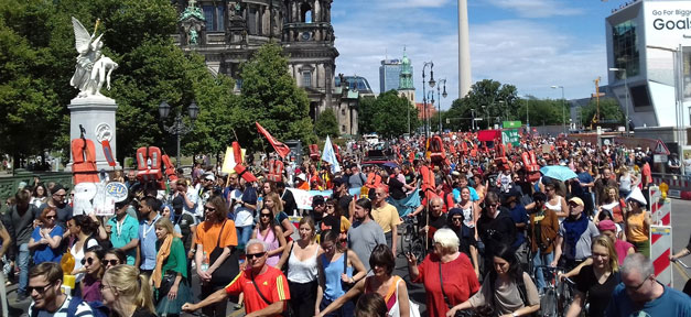 Bundesweit Demonstrationen für Seenotrettung im Mittelmeer Demonstration, Flüchltinge, Flüchtlingspolitik, Lifeline, Mittelmeer