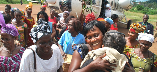 Gründung der Hilfsorganisation medica mondiale Medica Mondiale, Frauen, Freude, Liberia, Besuch