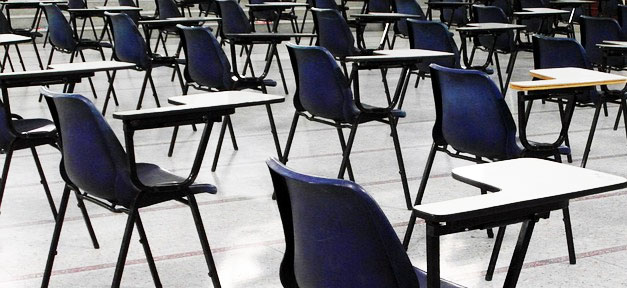 Regierungsbeauftragter für Reform der Integrationskurse Stühle, Klasse, Prüfung, Klausur, Unterricht, Schule