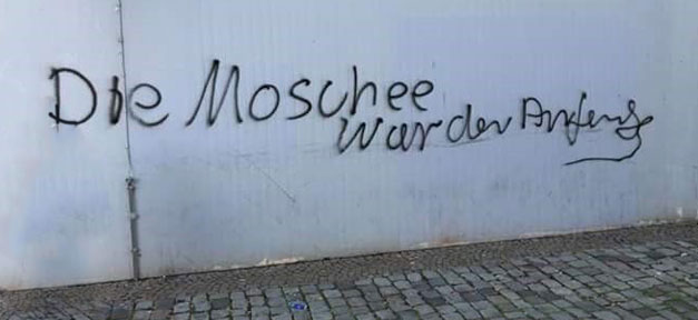 Claim warnt: Drei antimuslimische Vorfälle pro Tag Islamfeindlichkeit, Moschee, Islam, Muslime, Schmiererei, Rechtsextremismus