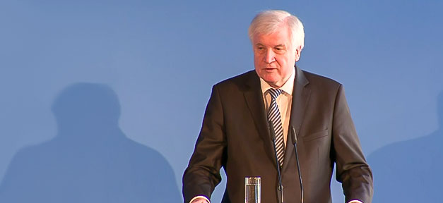 Seehofer: Sicherheitsbehörden zu stark auf "Islamismus" gerichtet Horst Seehofer, Bundesinnenminister, Rede, Islamkonferenz, Islam, Konferenz, Muslime