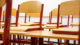 Ukrainer und Russen im Klassenzimmer Schule, Stuhl, Tisch, Klassenzimmer, Bildung, Klassenraum