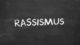 Klare Mehrheit sieht in Rassismus ernstes Problem Tafel, Rassismus, Rasse, Rechtsextremismus, Nationalsozialismus