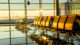 Keine Bildung für Flüchtlingskinder im Flughafen-Transitbereich Flughafen, Sitze, Airport, Warten, Sitzen, Sonne