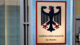 Publizistin Ferda Ataman soll Leiterin der Antidiskriminierungsstelle werden Antidiskriminierungsstelle des Bundes, ADS, Türschild, Bundesadler