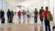Deutlich mehr Menschen sind nach Deutschland gekommen als weggezogen Flughafen, Menschen, Einwanderung, Auswanderung, Urlaub, Koffer