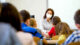 Schulen überfordert wegen Corona, Ukraine und Lehrermangel Lehrerin, Schüler, Bildung, Klasse, Kinder, Schulklasse, Lernen