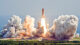 Während Hunger zunimmt, planen Milliardäre Reisen ins All Space-Shuttle, Weltraum, Rakete, Start, Rauch