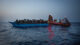 „Geo Barents“ rettet dutzende weitere Flüchtlinge im Mittelmeer Seenotrettung, Holzboot, Flüchtlinge, Mittelmeer, Nacht, Meer