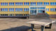 Integration von ukrainischen Schülern fährt gegen die Wand Schule, Schulhof, Tischtennisplatte, Bildung, Gebäude
