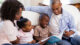 Meisten Einwanderer sprechen zu Hause Deutsch Eltern, Kinder, Vater, Mutter, Lesen, Bildung, Buch, Familie